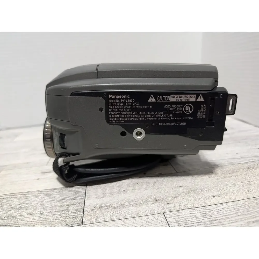 PANASONIC Palmcorder VHS-C - PV-L680D w/Case 2 Battery Manual & Charger TESTED